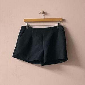 Forever 21 Black Textured Short Shorts Size M GUC